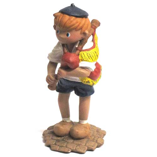 Imagen figura cerámica Pinín tocando la gaita de pie